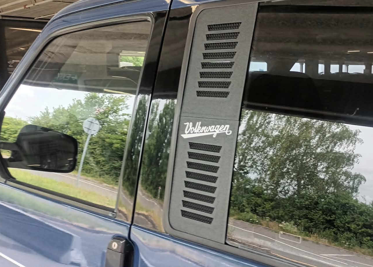 Ventilation grilles for slider window VW T4