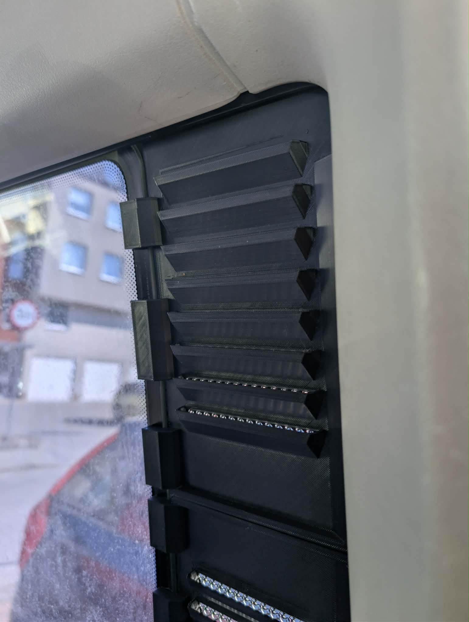 Ventilation grilles for slider window VW T4