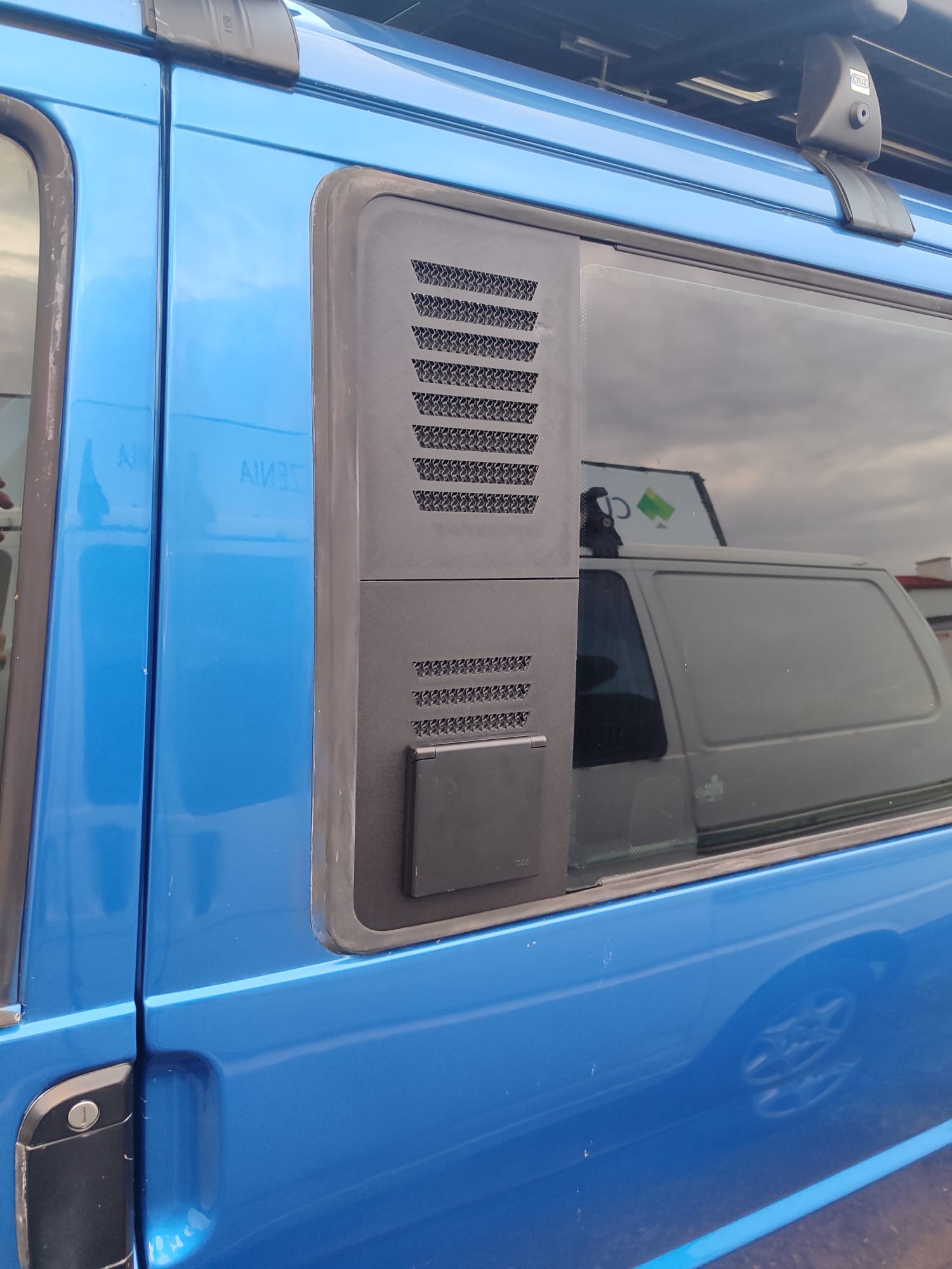 Ventilation grilles for slider window VW T4 witch Camping Power Outlet