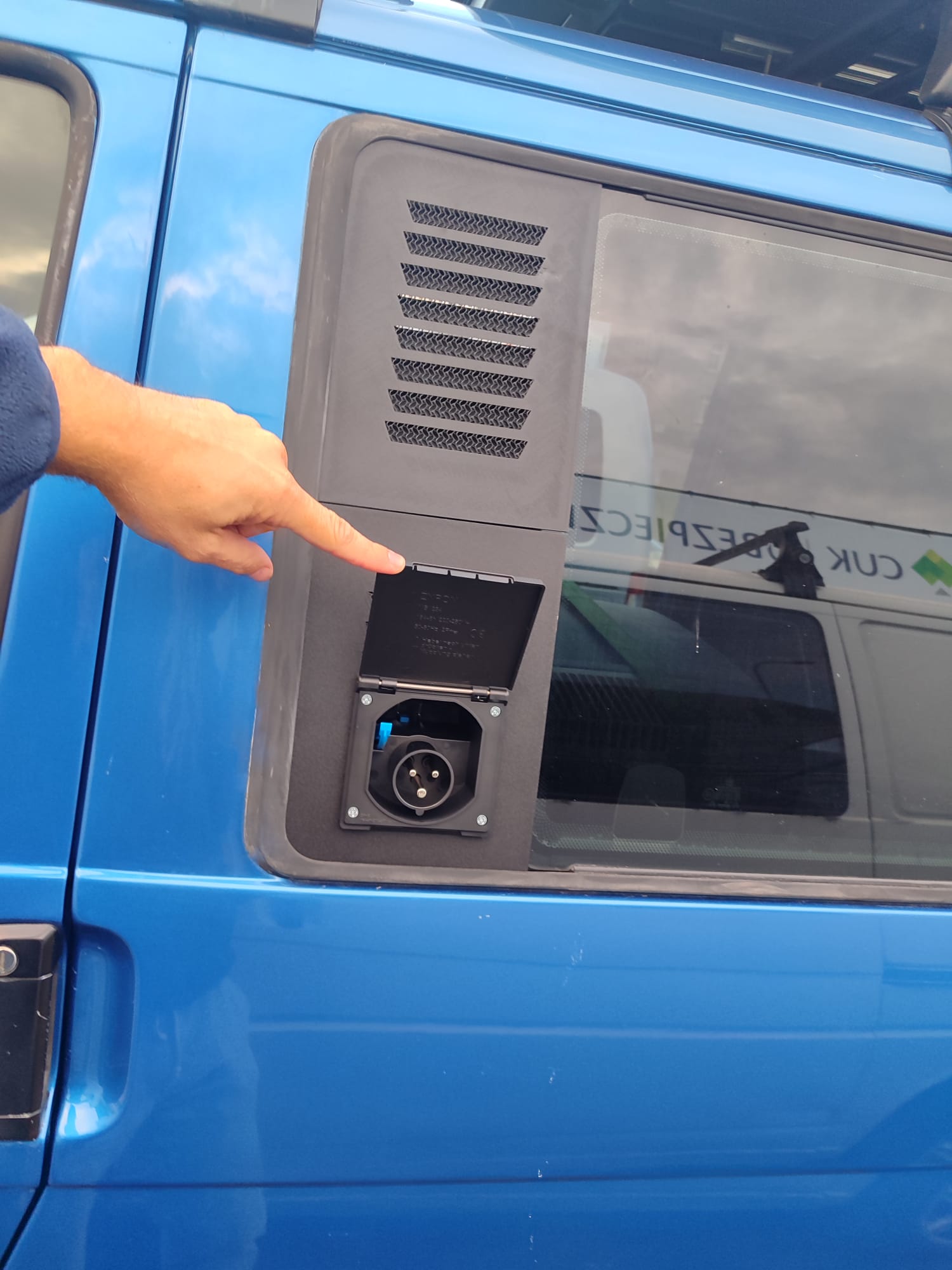 Ventilation grilles for slider window VW T4 witch Camping Power Outlet